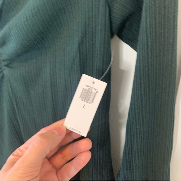 Nwt Green Cinched Front Top - Picture 2 of 4